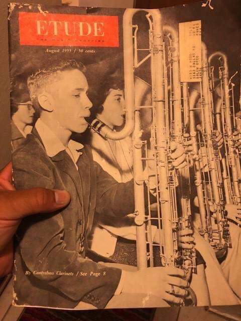 Valentin cases : Couverture de la revue Etude présentant des enfants jouant de la clarinette contrebasse.